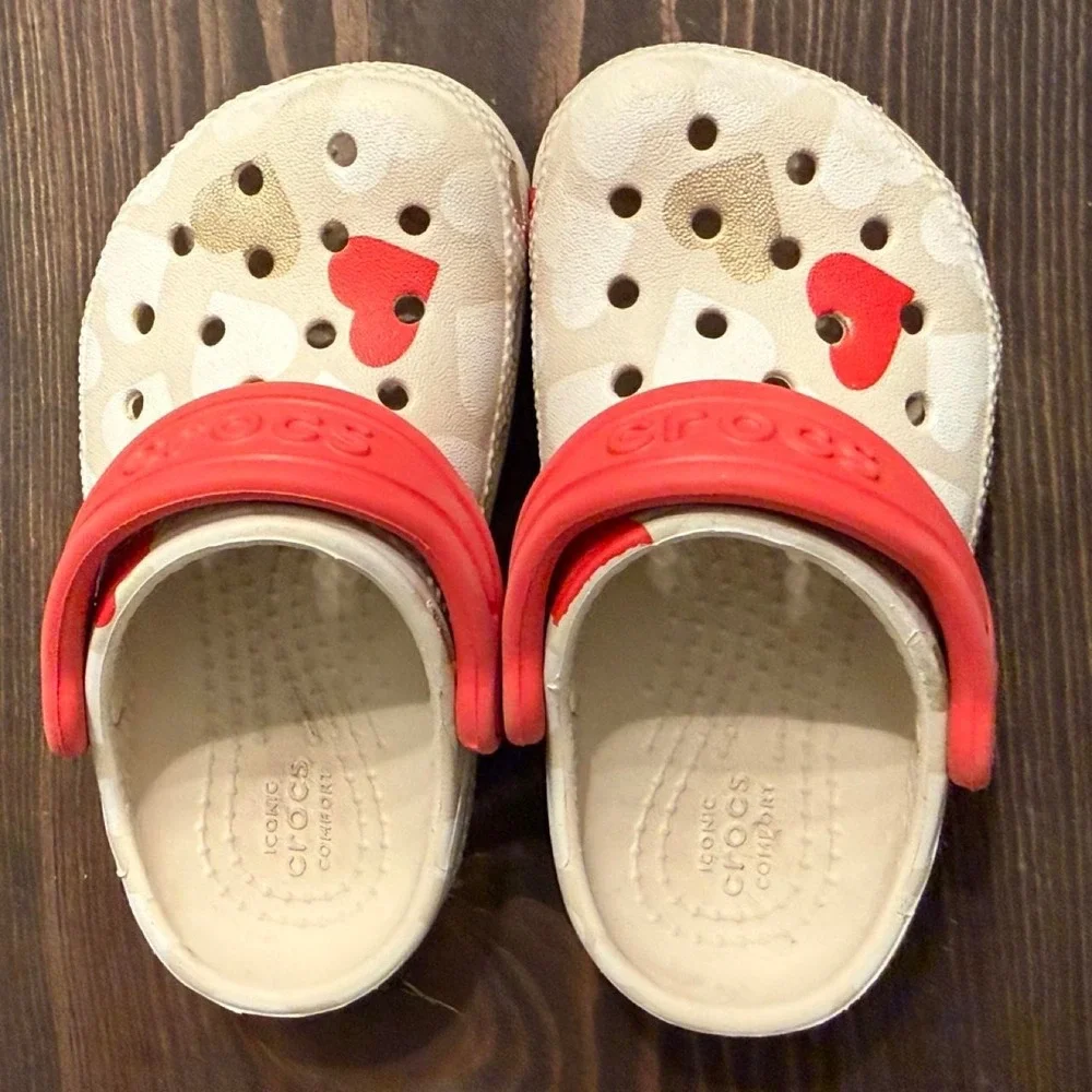 Crocs Classic Kids Clogs Heart Print Cream Red Gold Size C6